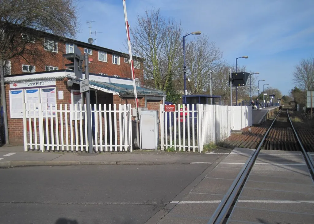 Furze Platt railway station