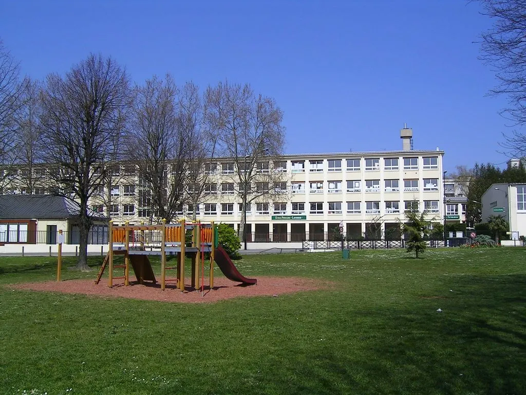 École primaire Lavoisier, quartier Le Chénay

Photo personnelle (own work) de Marianna