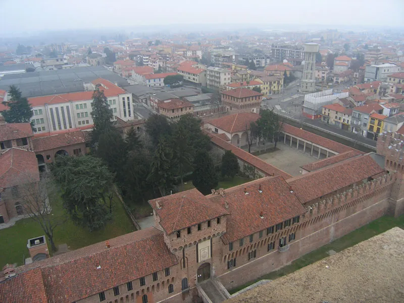 Vista di Galliate (provincia di Novara) parte nord-est dal campanile.
Sorgente: mia fotocamera digitale.