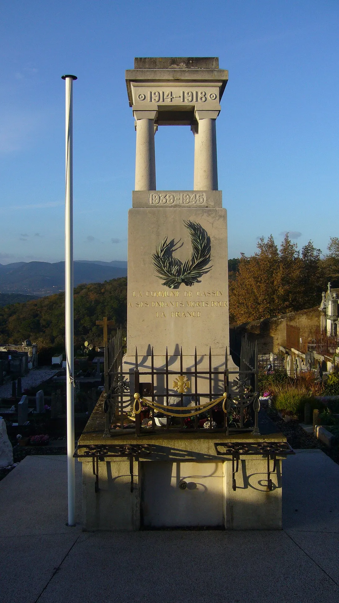 Monument aux morts de Gassin (Var, France)
