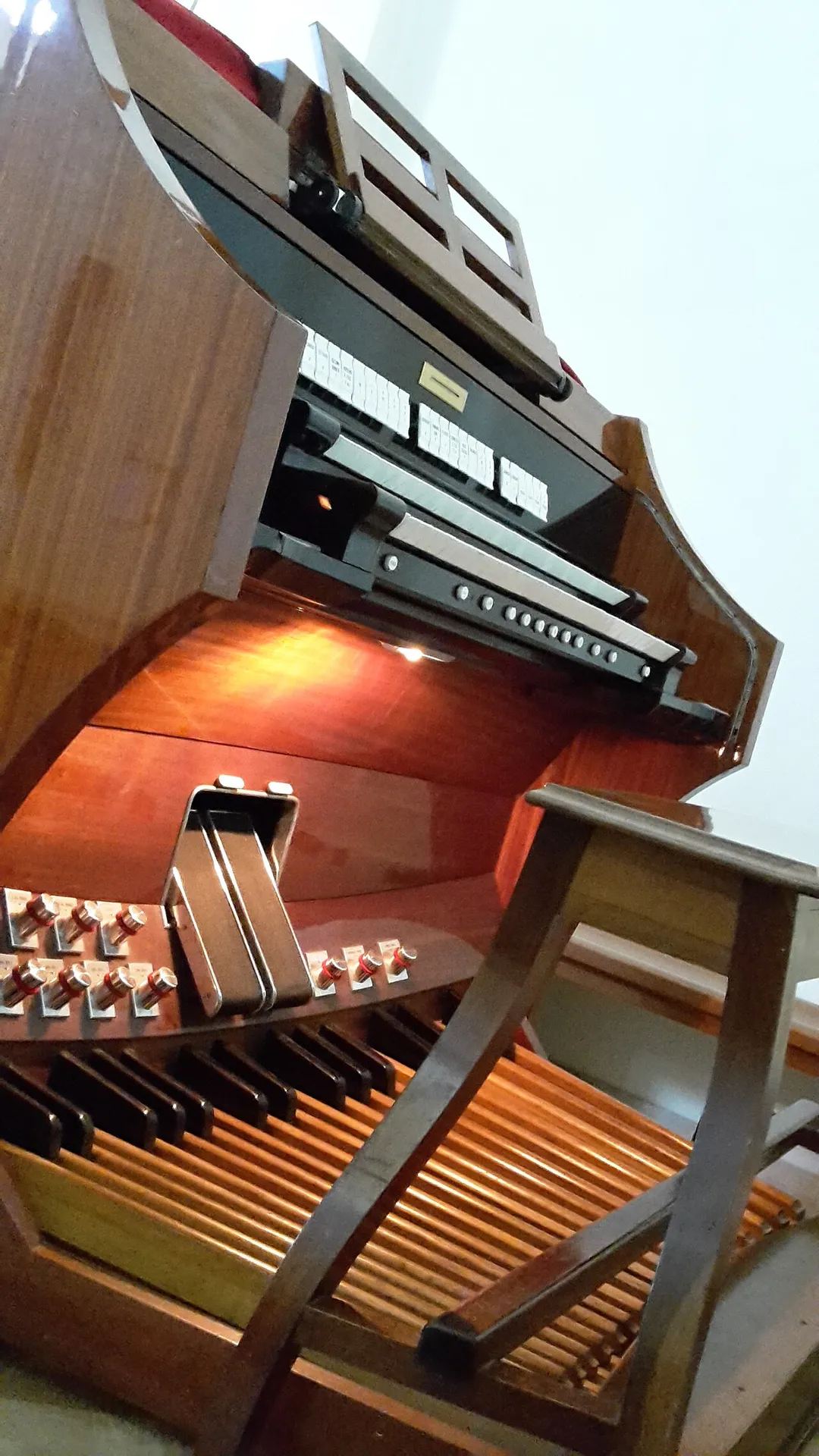 Consolle dell'organo Ruffatti della chiesa parrocchiale di Sant'Angelo di Gatteo.