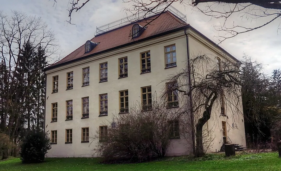 Deutschland, Bayern, Bezirk Oberbayern, Landkreis Starnberg, Gauting, Am Schloßpark, Gartenseite von Schloss Fußberg, HDR-Aufnahme