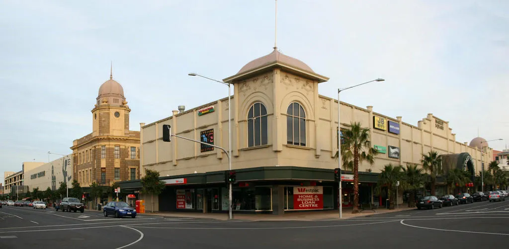 Market Square Shopping Centre, Geelong. To the rear-left is the Colonial Mutual Life Assurance Building (with a clock tower).