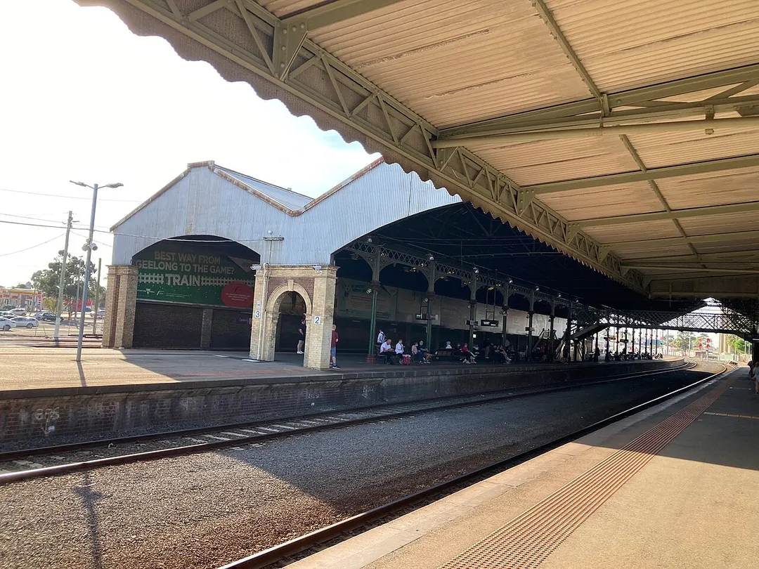 Northbound view from southern end of southbound platform of Geelong Station