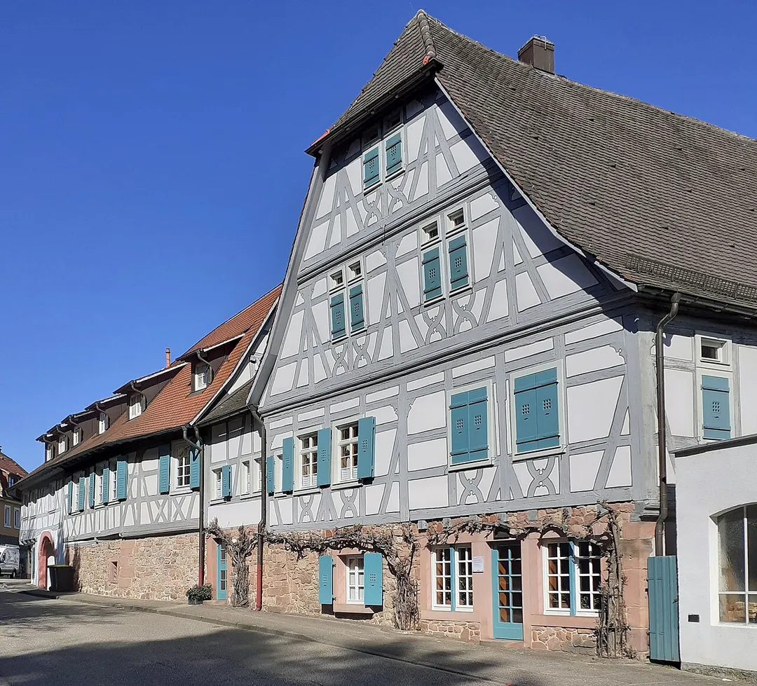 Der Alte Amtshof, ehemalige Amtskellerei des Domstiftes Speyer in der Gernsbacher Schlossstraße.