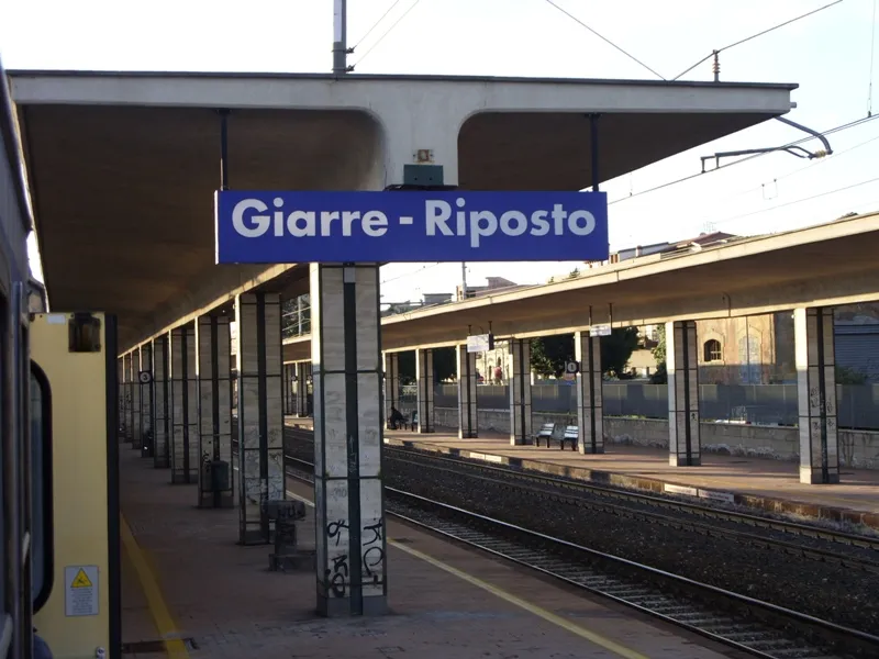 Pensilina della stazione di Giarre-Riposto