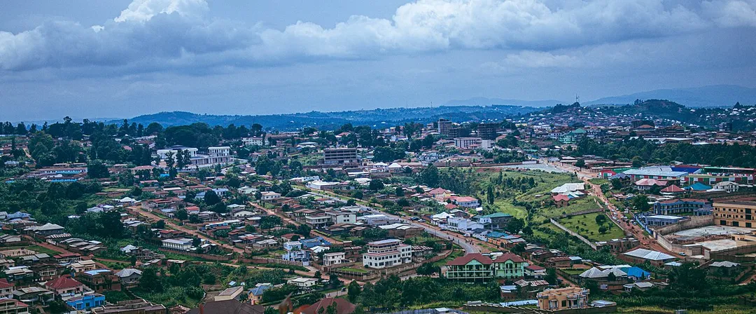 Gitega, capitale économique du Burundi. Une vue d'ensemble pour capturer l'essence de cette ville en mouvement.