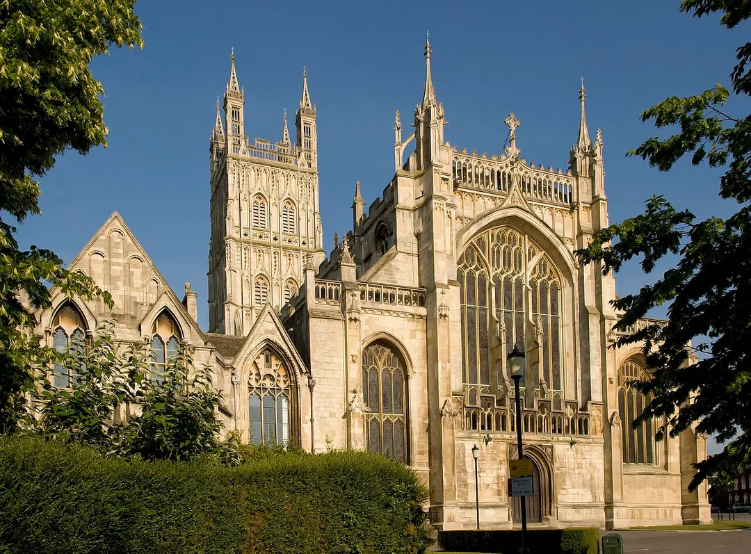 Front view of the Gloucester Cathedral (Cathedral Church of St Peter and the Holy and Indivisible Trinity). Gloucester, England. Foundation work began on the church in 1089.