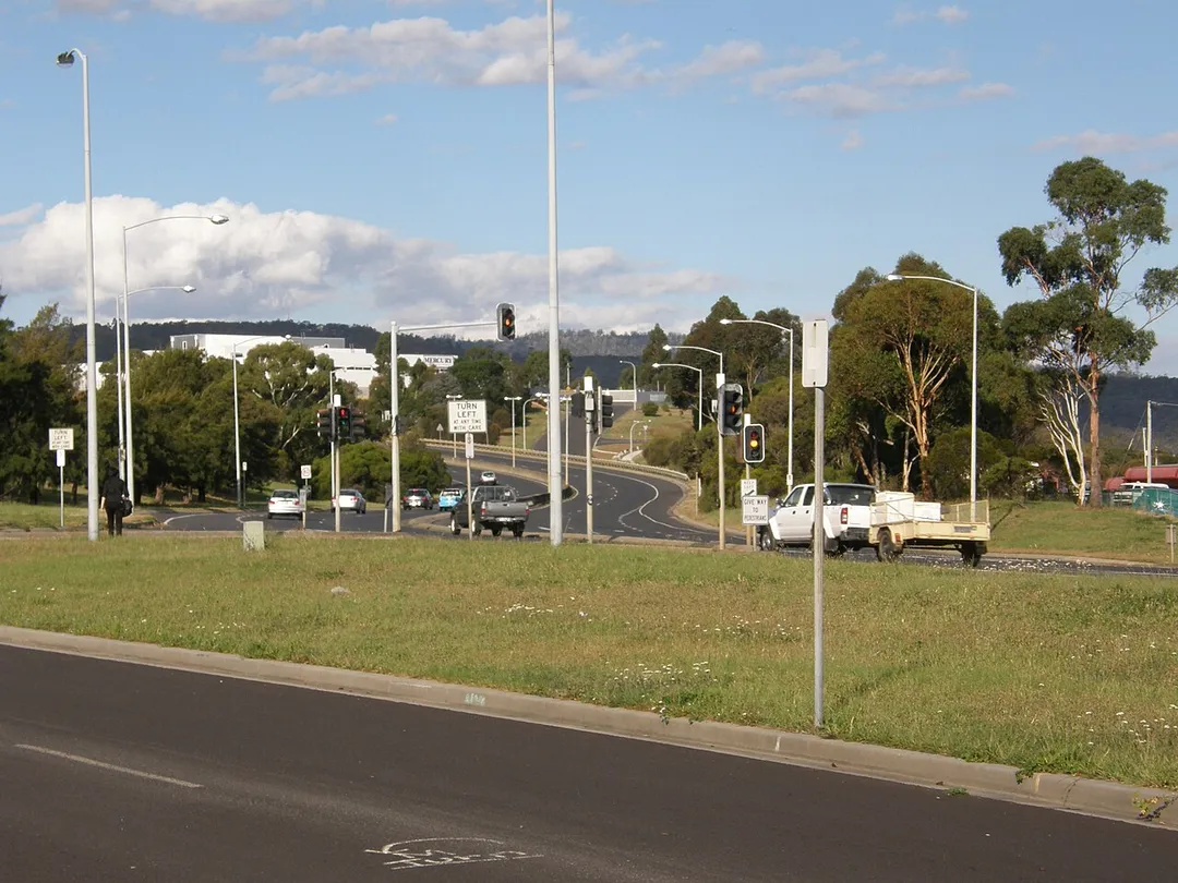Facing East: Goodwood Road Traffic lights at Goodwood