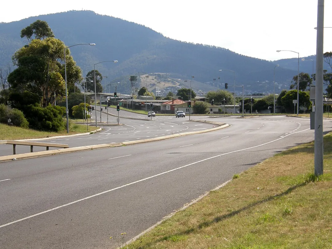 facing west: Goodwood Road traffic lights in Goodwood