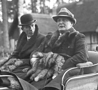 For documentary purposes the German Federal Archive often retained the original image captions, which may be erroneous, biased, obsolete or politically extreme. Lord Halifax bei Göring in der Schorfheide
20.11.37