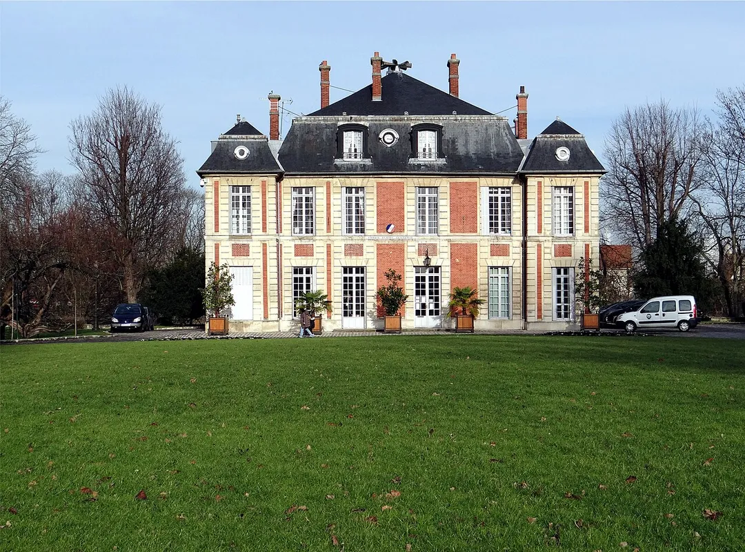 Façade du château de Gournay-sur-Marne, Seine-Saint-Denis, France.