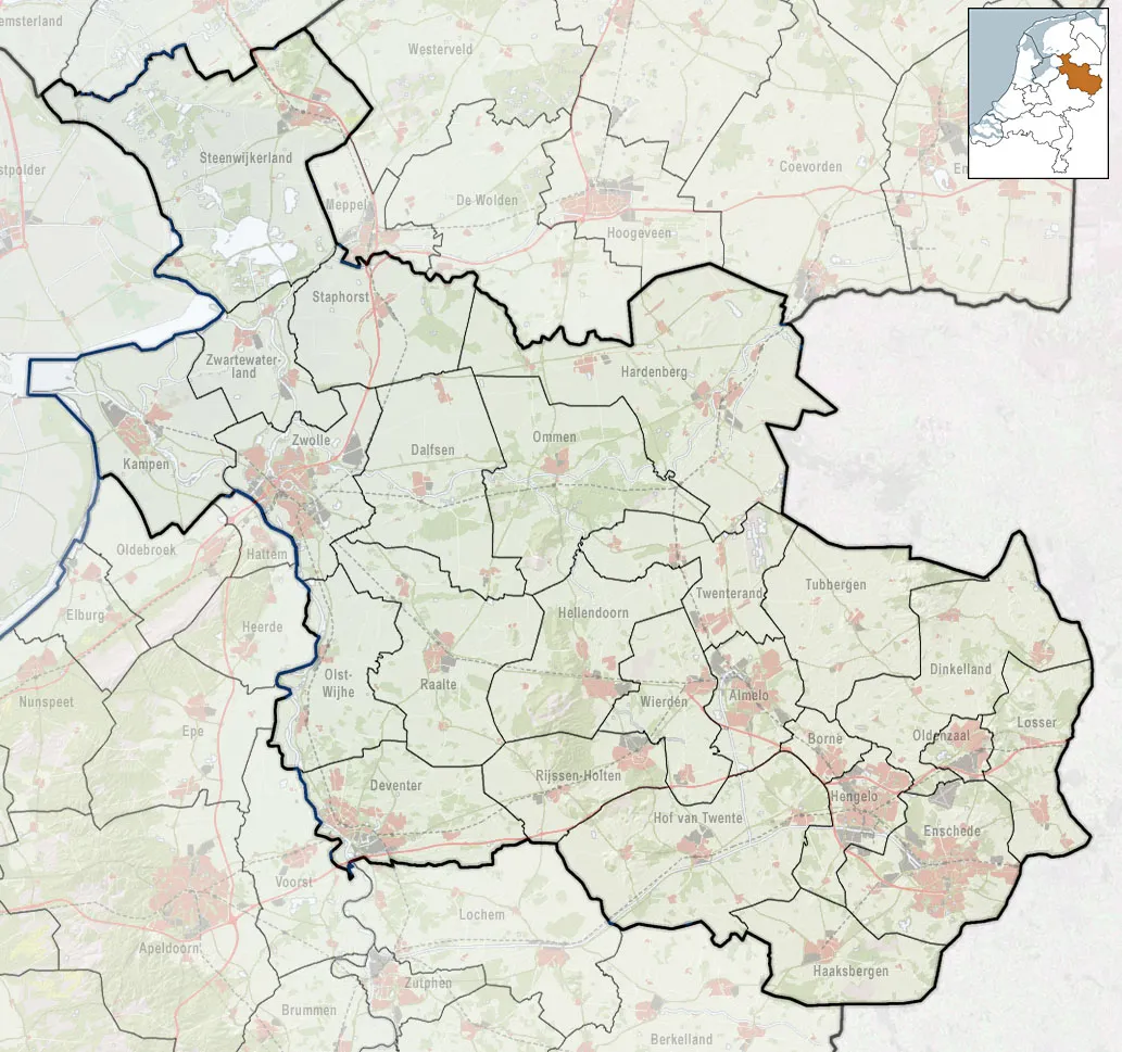 Referentiekaart van Provincie Overijssel, met indeling van gemeenten (2010) en impressie van het landschap.
Door Jan-Willem van Aalst, samengesteld uit publiek beschikbare geo-data:

Referentie-ondergrond (kustlijn, steden, wegen) gerasterd uit de OpenStreet Map OSM. (http://www.openstreetmap.org/index.html) Inhoud is beschikbaar onder de Creative Commons Attribution-ShareAlike 3.0 license.
Referentie-ondergrond op water bewerkt vanuit http://satfoto.geoserve.nl/false-nl/index.html. Gebruik is vrij met bronvermelding NLR en ESA.
Vectorgrenzen van gemeenten en regio's vrij ter beschikking gesteld met dank aan cartografen van brandweerregio's Hollands-Midden en IJsselland; gerasterd in Photoshop.
Hoogte-aanduidingen (reliëf) gerasterd uit de AHN Viewer (http://www.ahn.nl/kaart/); gebruik is vrij met bronvermelding (c) AHN, www.ahn.nl;
Overige kenmerken op de kaart: eigen tekenwerk van Jan-Willem van Aalst, op basis van gerasterde gemeentegrenzen.