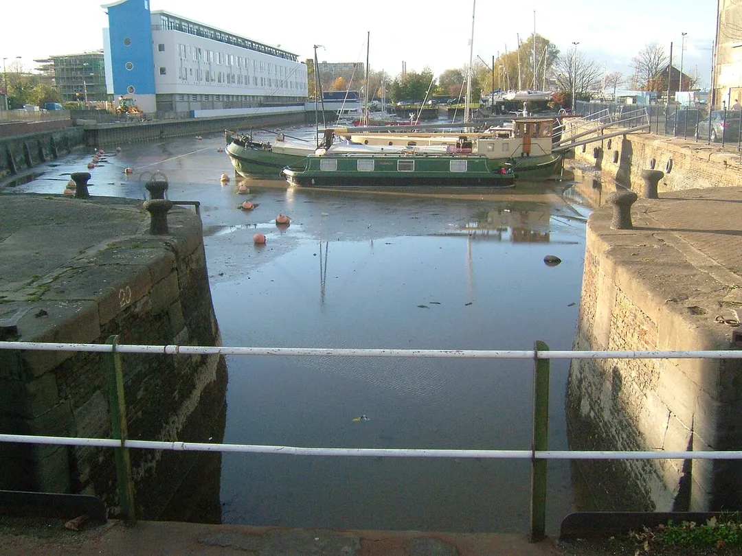 Gravesend is in North Kent, England on the River Thames. 

The Gravesend Canal Basin on the Thames and Medway Canal. The Canal no longer exists..
Camera location51° 26′ 34.08″ N, 0° 23′ 01.32″ E View this and other nearby images on: OpenStreetMap 51.442800;    0.383700