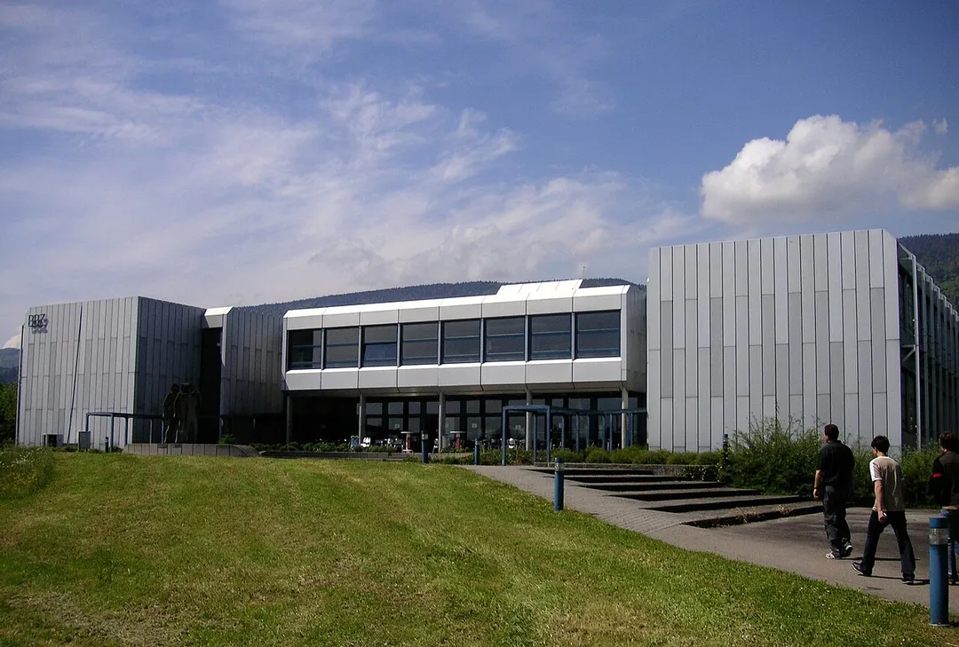 Berufsschulzentrum Grenchen mit höherer Fachschule für Technik und Uhrenmacherschule und KV