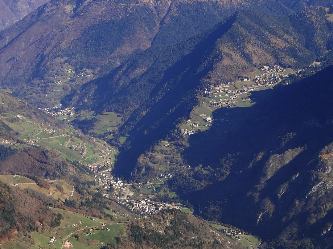 Panorama di Gromo con le frazioni Spiazzi e Ripa. Valle Seriana (BG)