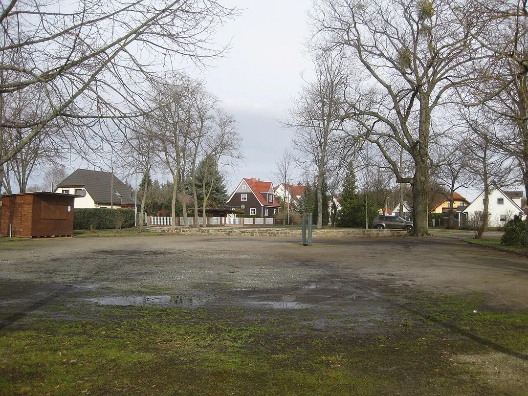 Grünewald, Platz der Volkssolidarität, Südansicht, Vorwinter