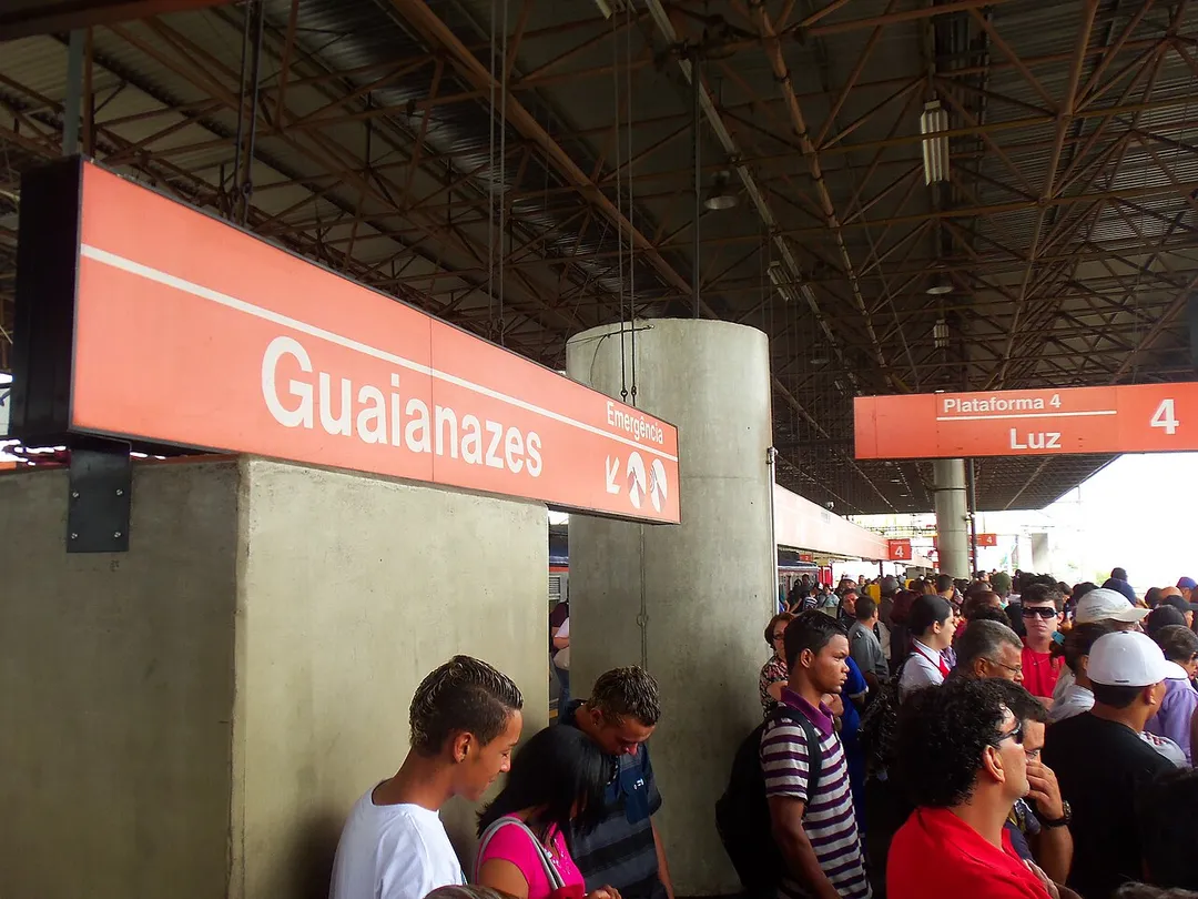 Plataforma da estação Guaianases da CPTM