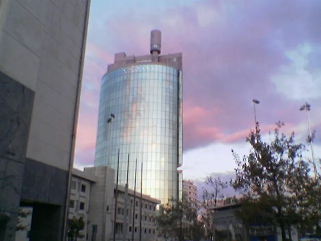 Photo of Maia City Hall at the start of the evening
