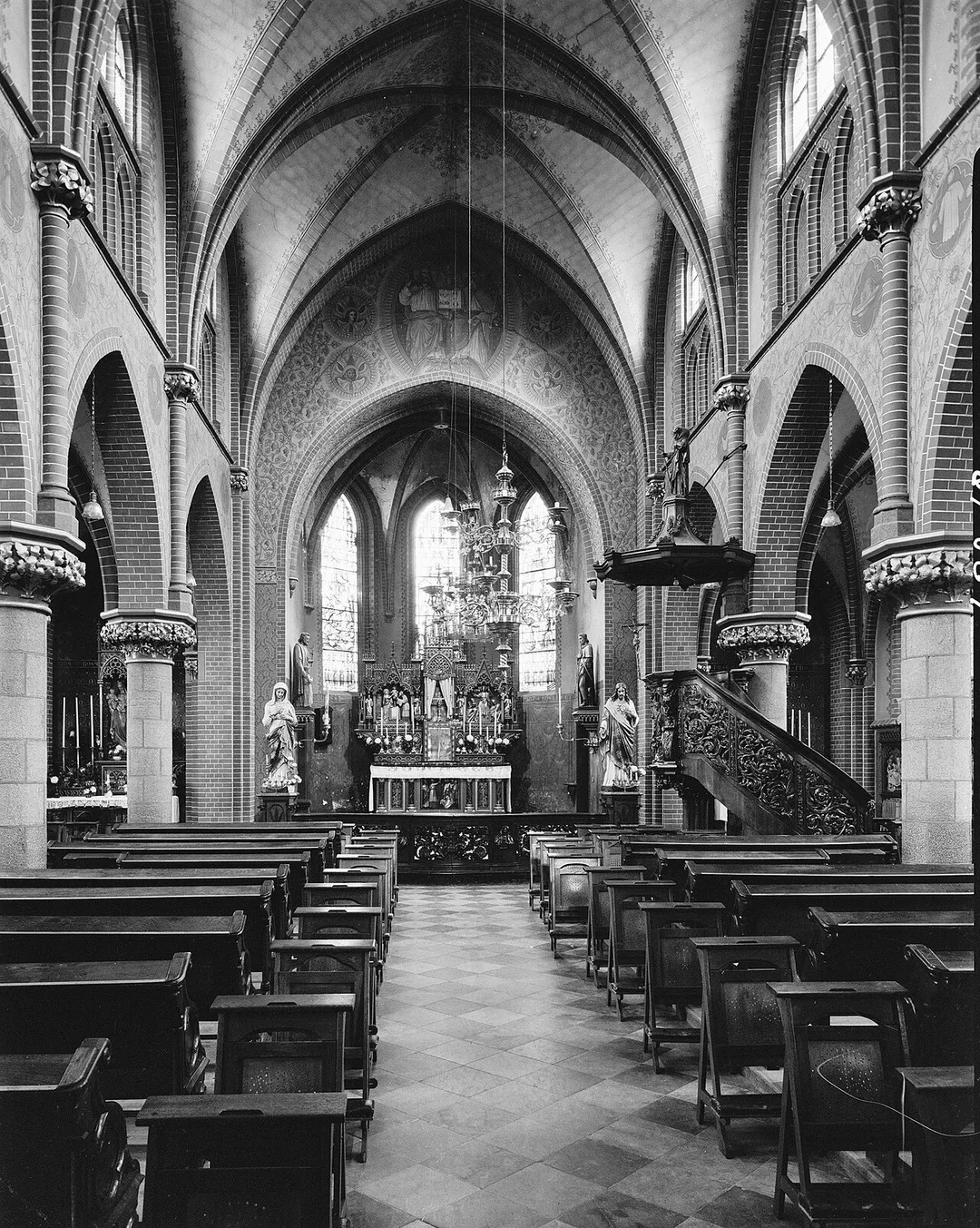 Rooms-Katholieke Kerk: interieur naar het oosten