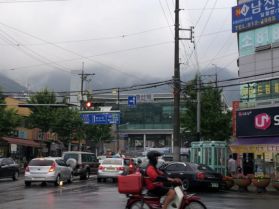 역전 사거리에서 바라 본 경산역