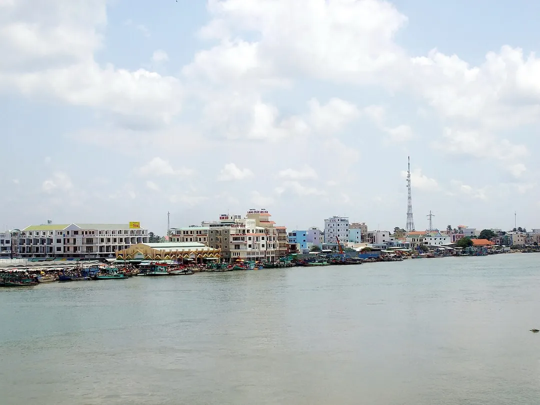 Một phần phố thị Hà Tiên (Kiên Giang, Việt Nam) hiện nay.