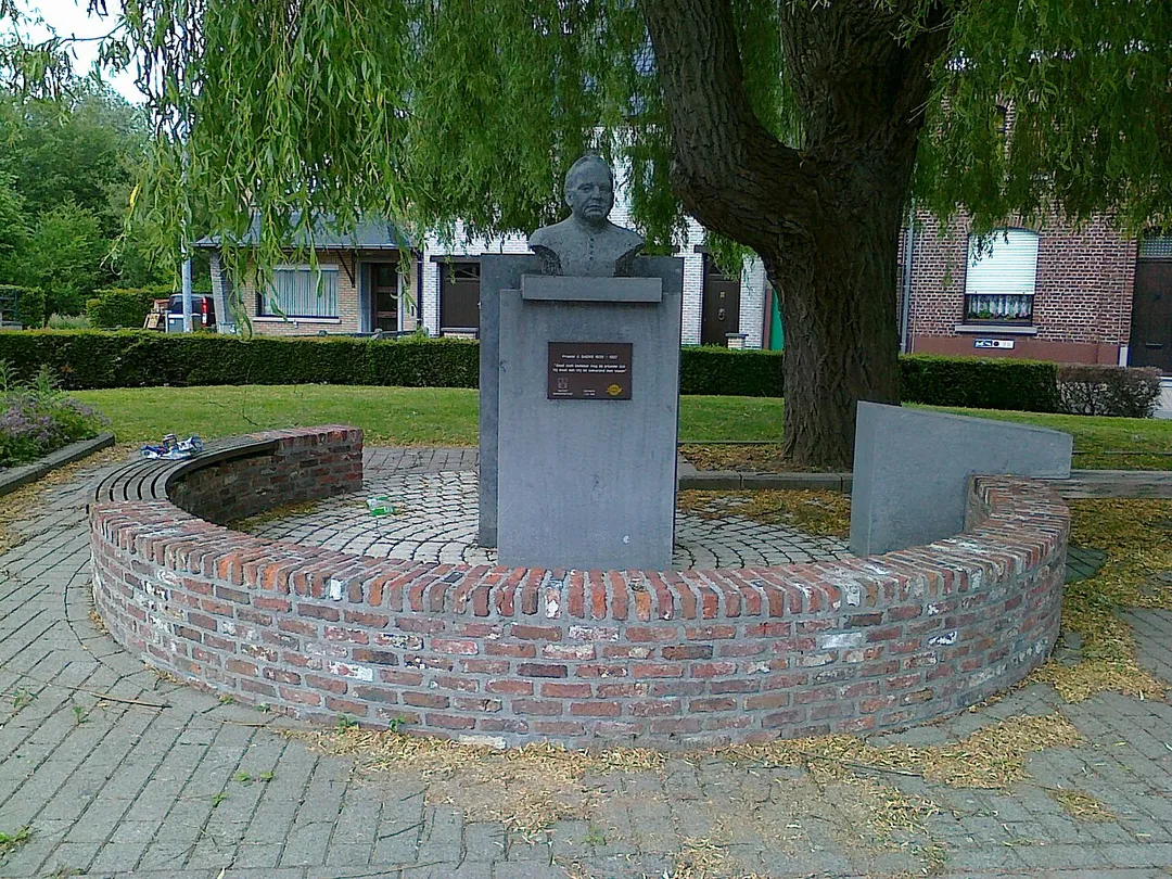 Standbeeld van Priester Daens te Ede in Oost-Vlaanderen