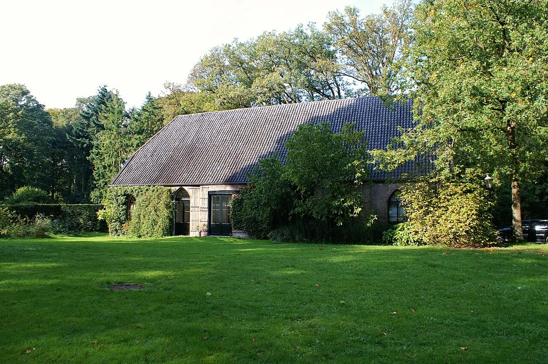 Koetshuishuis annex oranjerie van huize Eikenhorst te Esch.