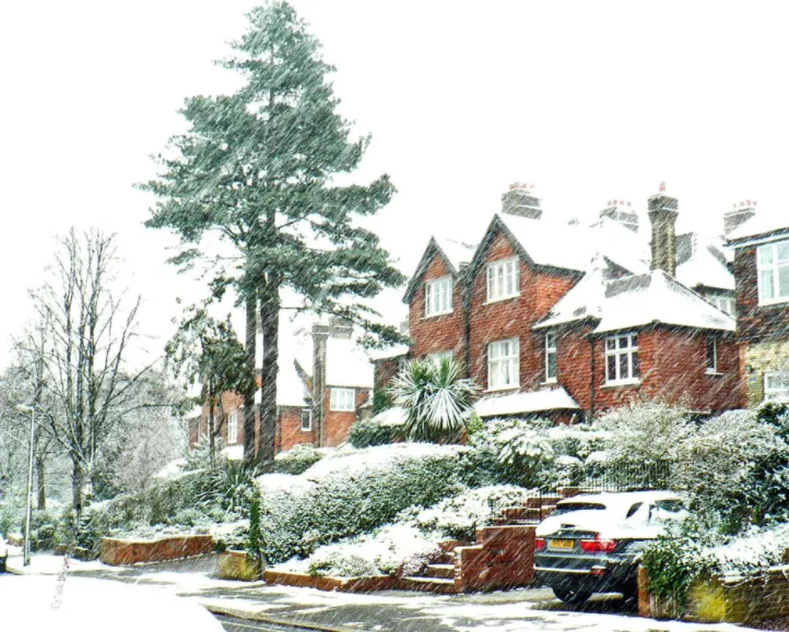 Crescent West, Hadley Wood, on a snowy day.