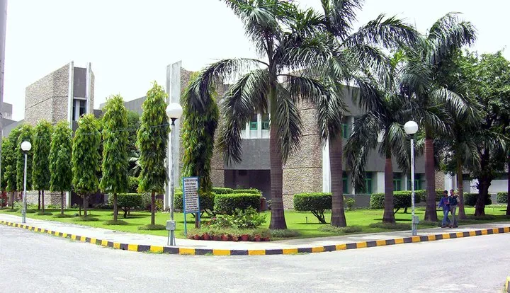 This is a capture of the main campus of Government Medical College , Haldwani. Also known as GMC, Haldwani and earlier as Uttarakhand Forest Hospital Trust Medical College, it is one of the fast evolving medical institutes in India.