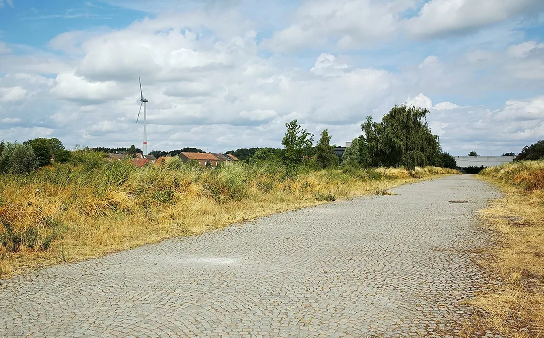 Paved track in a railway wasteland, Rue des Près, in Halluin.