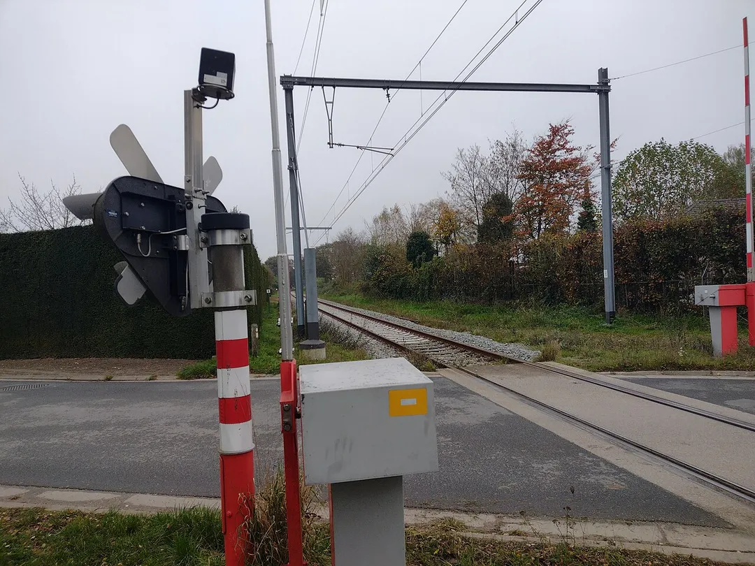 Elektricified track between Hamont railway station and the border between Belgium and the Netherlands.