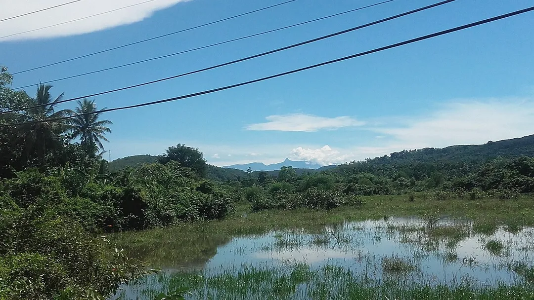 Im living in hanwella and here to adams peak more than 60km but rarely we can see from hear