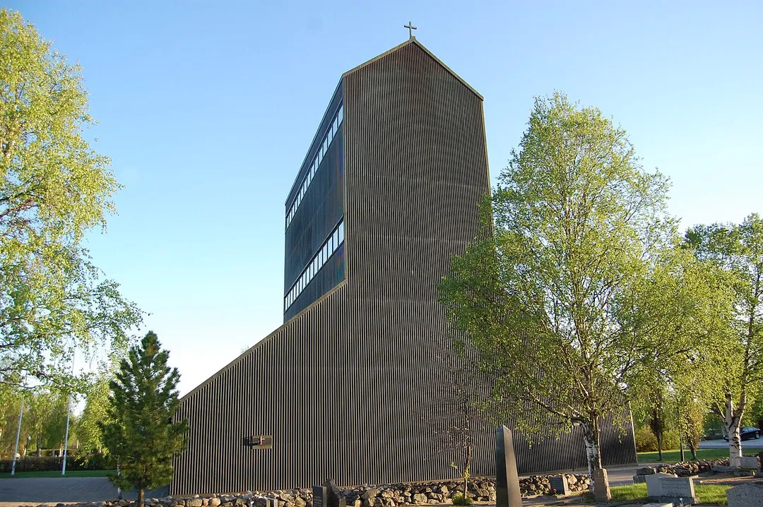 Picture of the church of Haparanda taken by Metallion on June 4, 2007.
