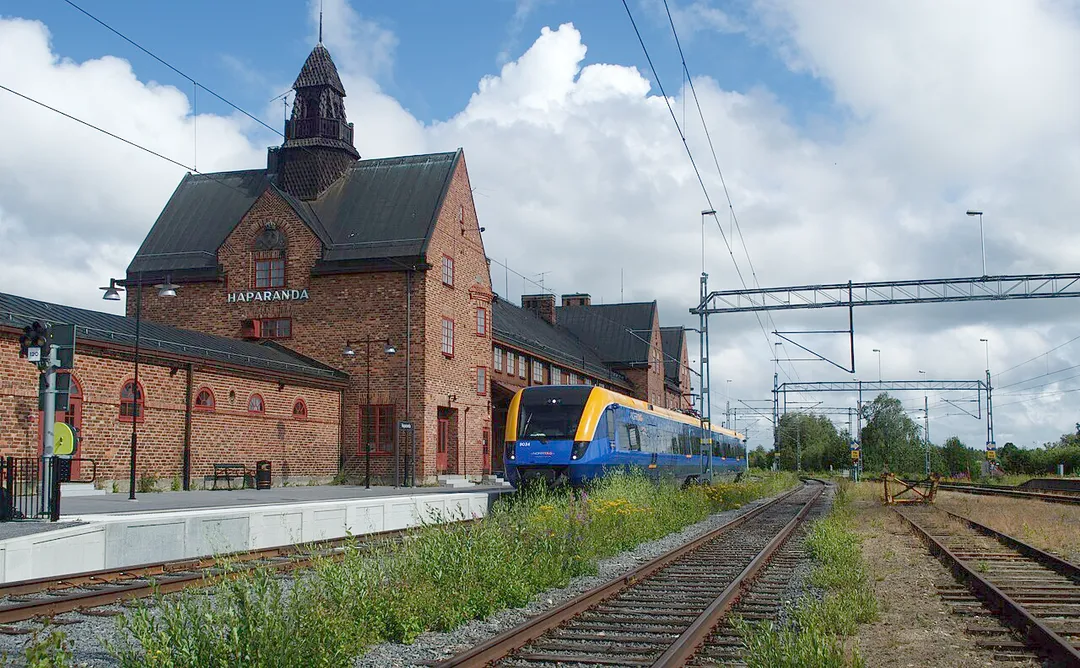 X52 9034 waits departure of train 7185, 14:28 Haparanda to Luleå Centralstation on 18 July 2023.