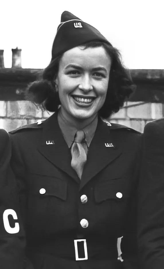 Six female war correspondents who covered the U.S. Army in the European Theater during World War II appear together in this 1943 photograph: Mary Welch, Dixie Tighe, Kathleen Harriman, Helen Kirkpatrick, Lee Miller, Tania Long  (U.S. Army Center of Military History)
