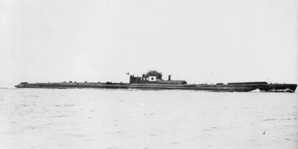 I-58(II), modified B type 2 of submarine of the Imperial Japanese Navy, on trial run inside the Tokyo Bay.