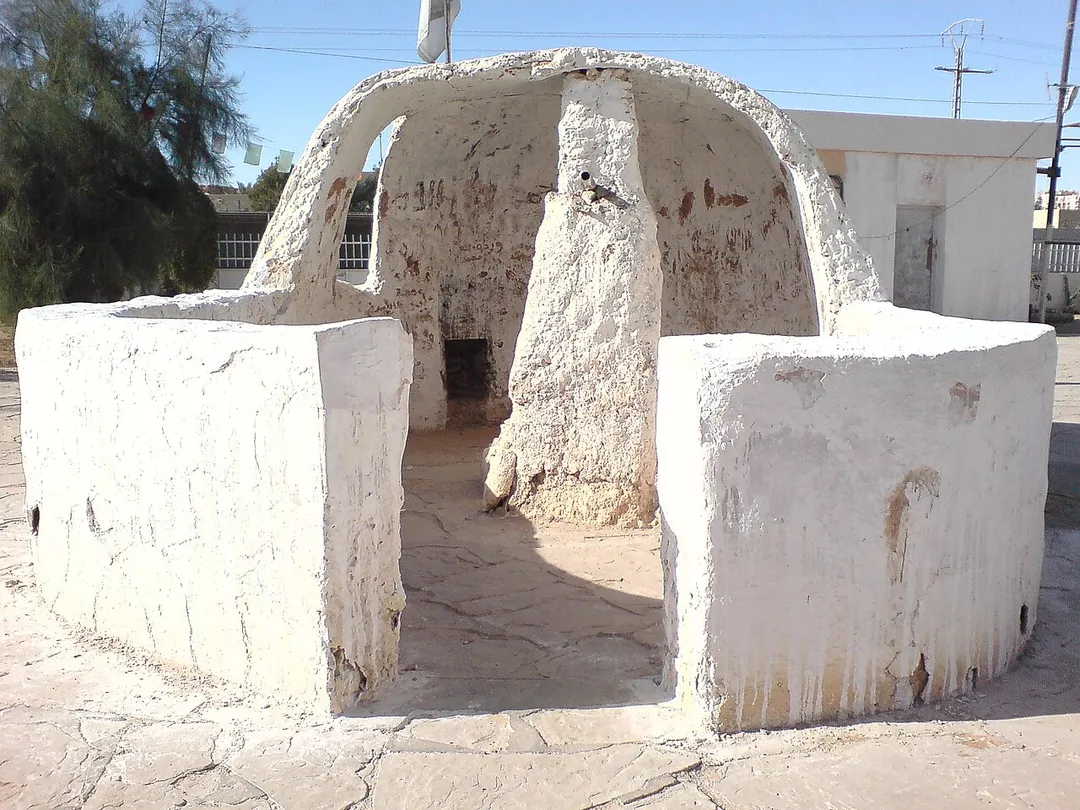 The first well dug in Hassi Messaoud by Messaoud Rouabeh in 1917.