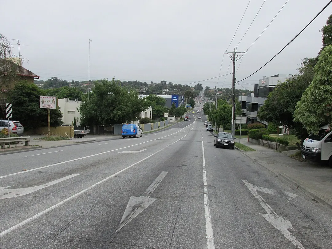 Toorak Road looking west from Tooronga Road, Hawthorn East.