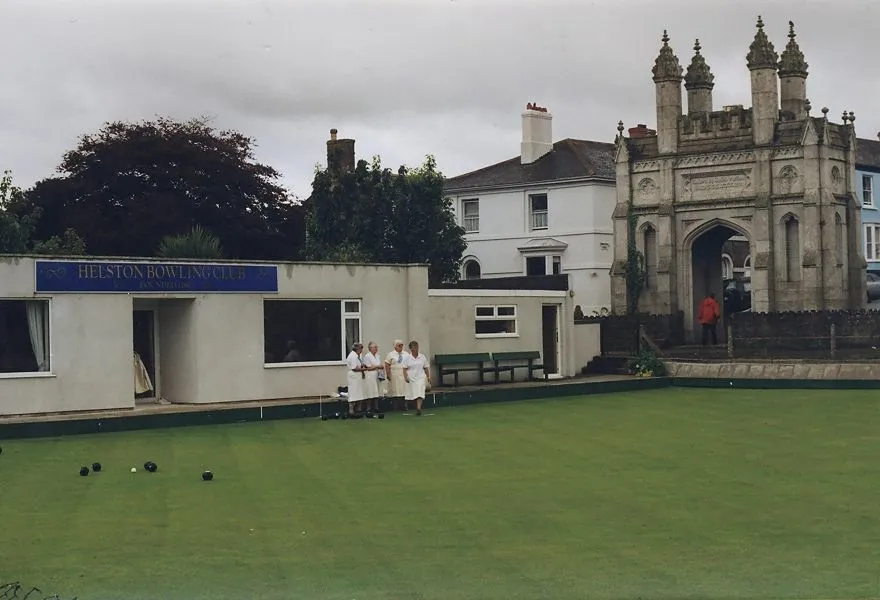 Bowlingclub and the Grylls Monument