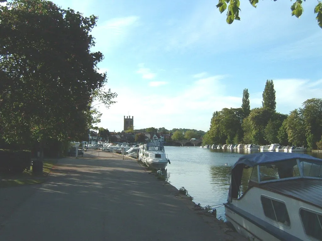 View of Henley-on-Thames, England, on the River Thames.
A picture taken by User:Scu98rkr, July 2003.