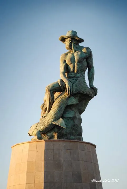 Monument to the fish, symbolizes the main activity of the port of Guaymas, Sonora, Mexico. This work has a plaque where the song La Barca de Guaymas is written, sung by several Mexican singers such as Vicente Fernández.