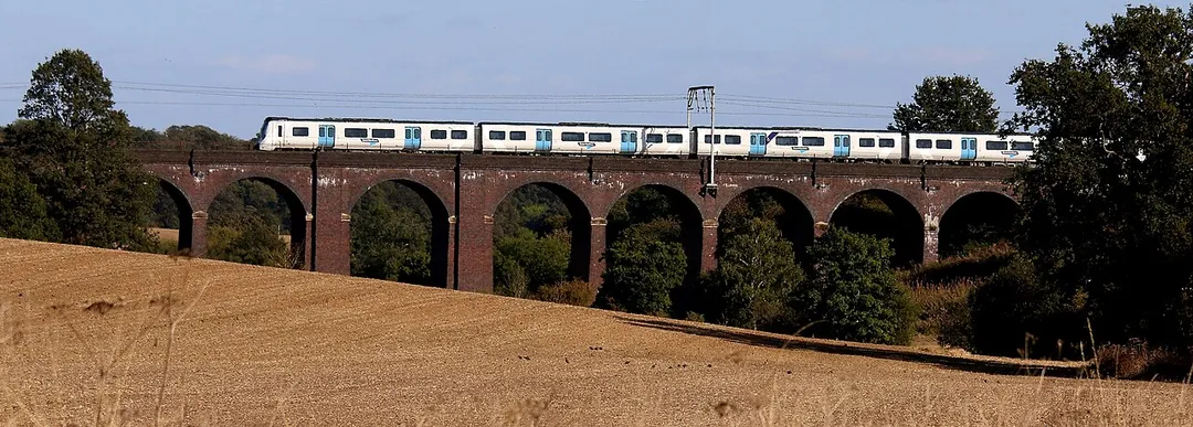 The viaduct spans a shallow valley just south of Cuffley station.