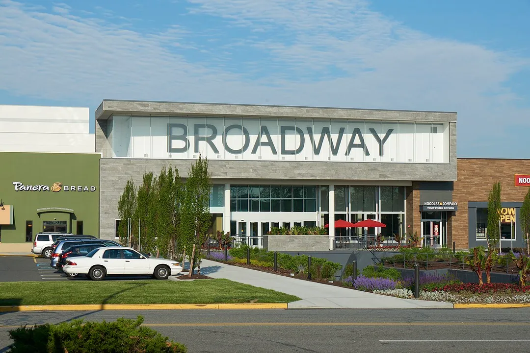 Main Entrance of Broadway Mall