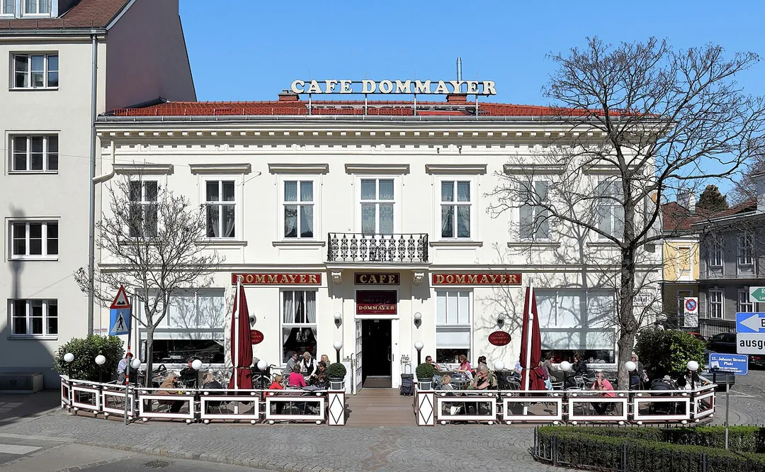 Das Café Dommayer an der Adresse Dommayergasse 1 / Auhofstraße 2 im 13. Wiener Bezirk Hietzing.In dem 1880 aufgestockten und 1924 von Franz Rienesl adaptierten Gebäude eröffnete die Cafétiersfamilie Schneider 1925 den „Dommayerhof“. Seit 1963 wird der Gastronomiebetrieb unter dem Namen „Café-Dommayer“ geführt.