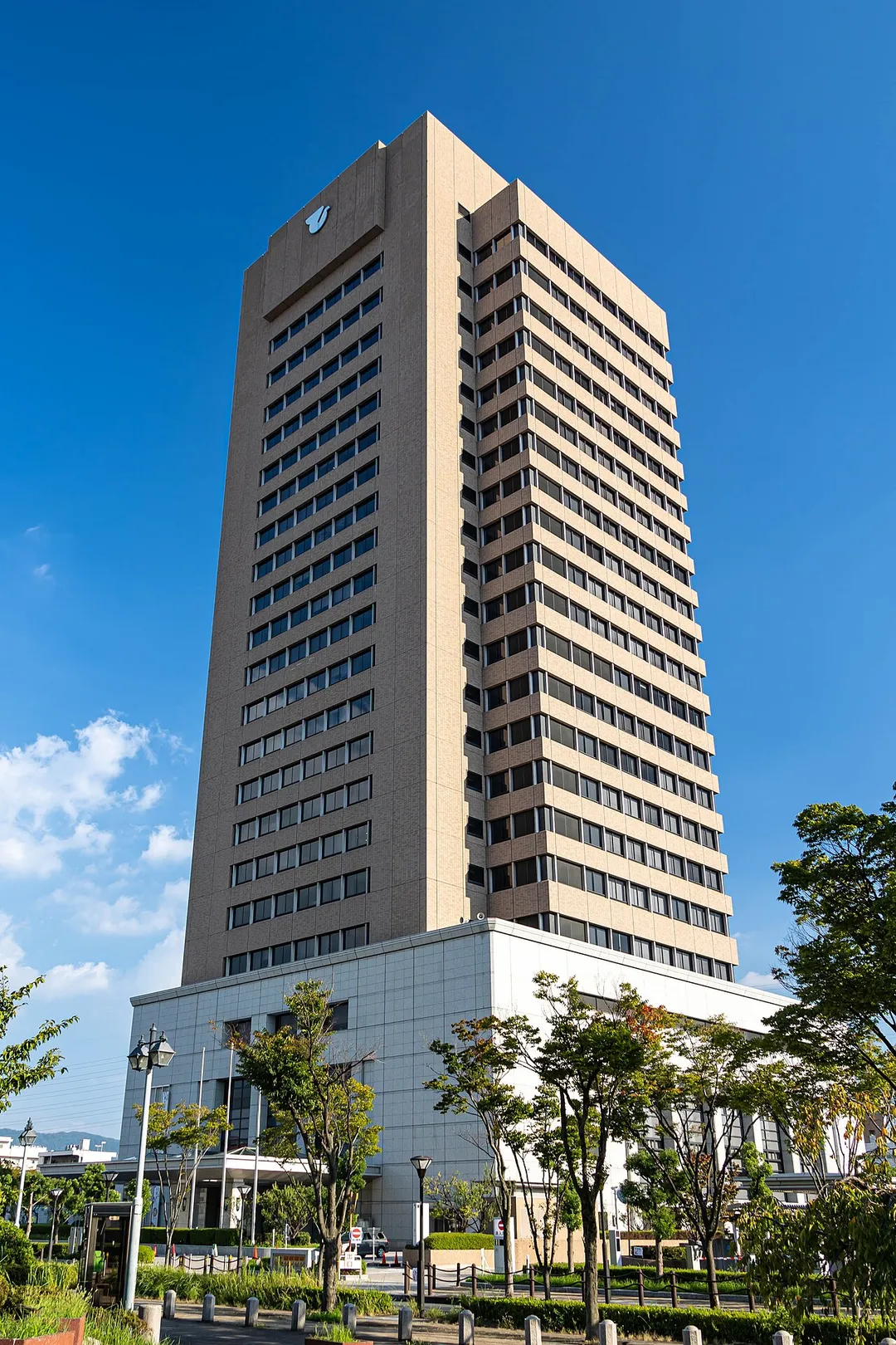大阪府東大阪市荒本北にある東大阪市役所本庁舎