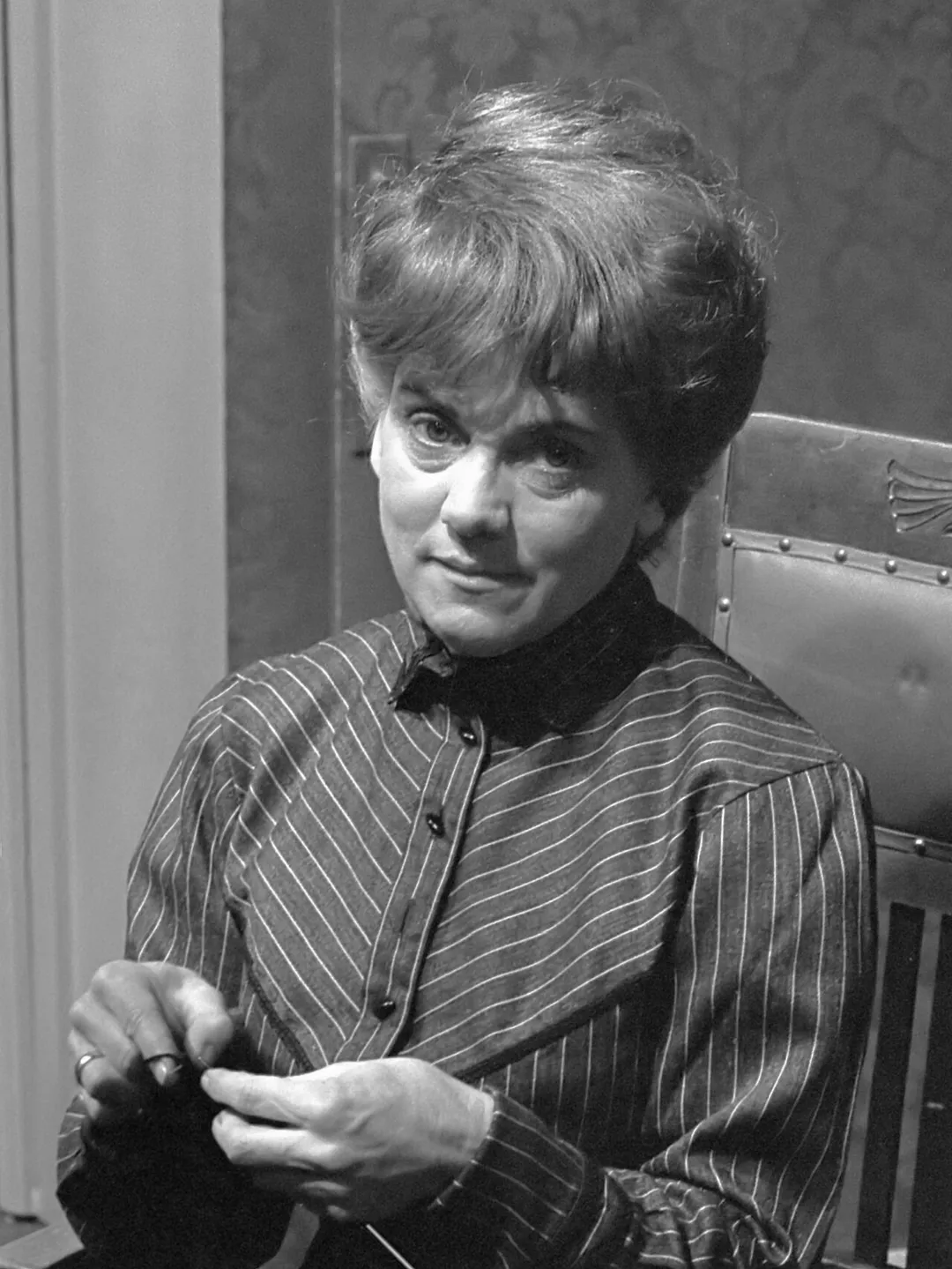 TV-spel 'De kleine waarheid' van de NCRV. Martje Spaargaren-Lutterop [Emmy Lopes Dias] in een scène 
24 maart 1970