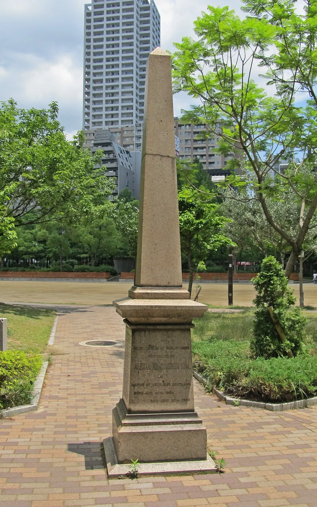 Monument of Alexander Cameron Sim (Higashi-yuenchi Park,Chūō-ku,Kobe,Hyogo,Japan).Built in 1901[1].