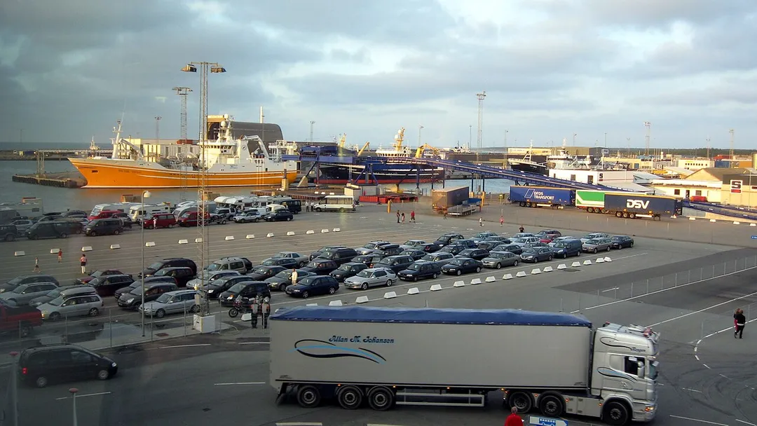 Port of Hirtshals, Denmark // The orange ship in the background: HG 333 ISAFOLD; IMO 9350616