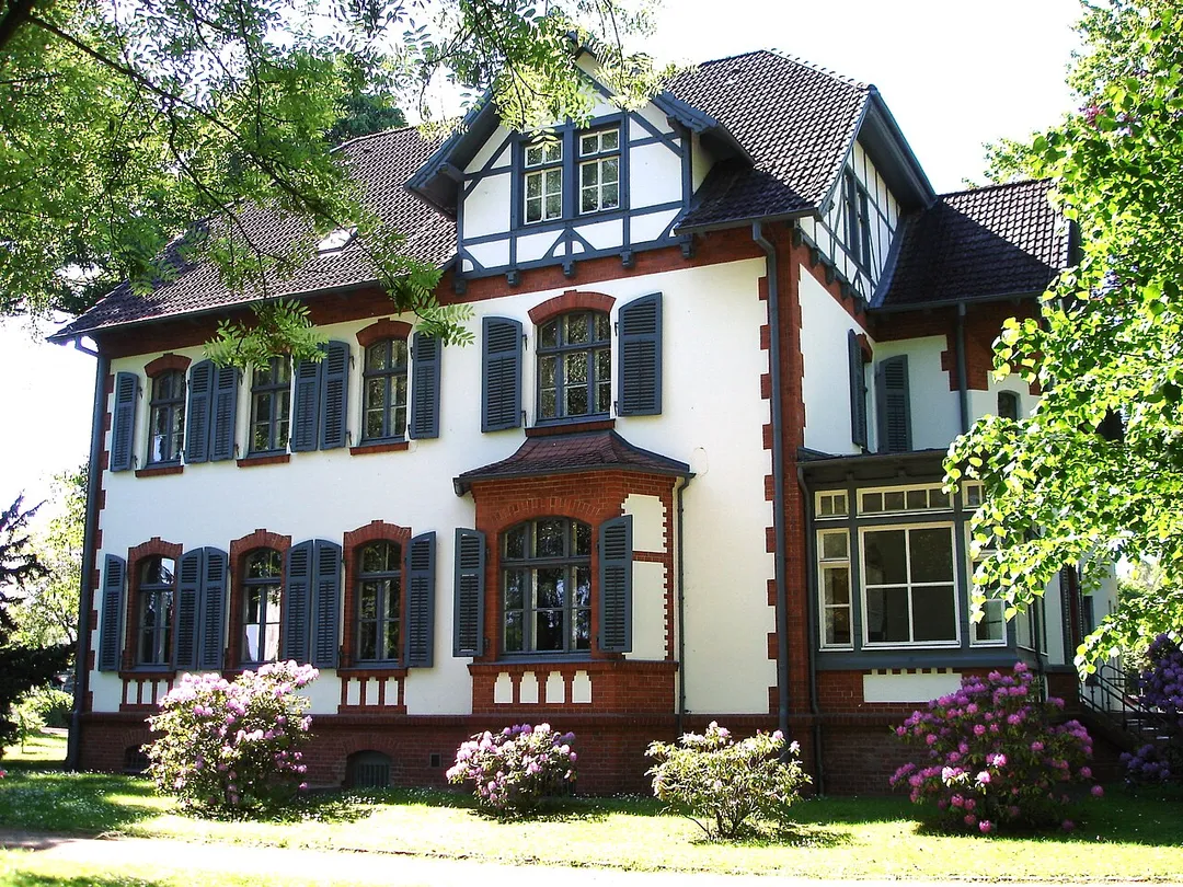 Das ehemalige Kommandantenhaus des Lockstedter Lagers, heute Sitz der Verwaltung.